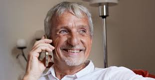 Få en telefonven – tilmeld dig Ældretelefonen i Ældre Sagen