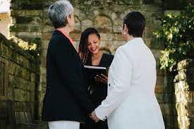 wedding officiant cost officiant