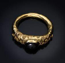 ancient roman garnet inlio gold ring