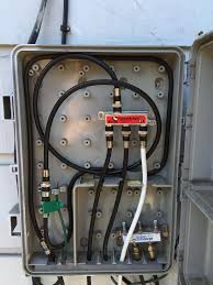 A cable box is a metal enclosure (found in the vicinity of a house that has cable service) that connects a house or building to the cable provider. Wiring Diagram For Comcast Commercial Wiring Basics Sonycdx2 Au Delice Limousin Fr