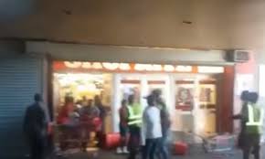 One community leader in cape town has pleaded with south africa's leaders to combat food. Videos Store Looting And Tyre Burning In Cape Town During Lockdown Extension
