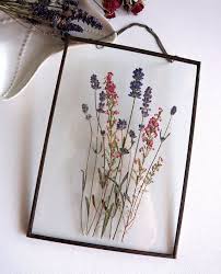 Pressed flower art, phone case, and necklace ideas that are cheap & easy to make. Pflanzen Im Glas Mit Deckel Pressed Lavender Bouquet In Glass Frame Handmade Wa Handmade Wall Hanging Pressed Flower Crafts Pressed Flower Art