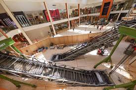 Aventura mall is the premier shopping destination in miami and south florida, and one of the top shopping centers in the u.s. Vogelperspektive Rolltreppenbau Aventura Mall Redaktionelles Stockfoto Bild Von Rolltreppe Entwicklung 115946023