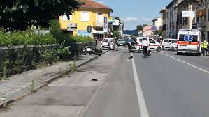 Incidente fra auto e moto, 3 feriti: Scontro Frontale Fra Scooter E Moto In 3 Muoiono Sul Colpo Foto Photogallery