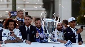real madrid parade through city with