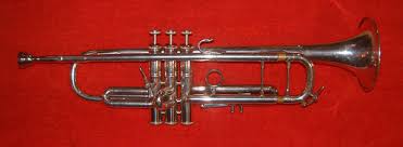 Alat musik tiup populer berikutnya adalah saxophone atau saksofon. Trumpet Wikipedia