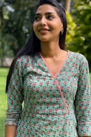 She made her acting debut in 2017 with the malayalam film njandukalude nattil oridavela. Aishwarya Lekshmi Malayalam Actress Photos Images Stills For Free Galatta