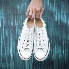 Fortunately, in order to clean white shoes you don't necessarily need a lot of fancy supplies or a particular white shoe cleaner. How To Clean White Shoes Best Way To Clean White Converse Or Canvas Vans With Baking Soda