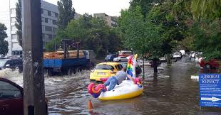 Что происходит в переживающих потопы странах. Novosti Kieva Silnyj Liven Zatopil Ulicy Podtopleny Stancii Metro