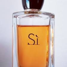 It was followed up by the release of its flanker scent, si passione. Giorgio Armani Si Eau De Parfum Duftbeschreibung