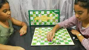 play snakes and ladders board game