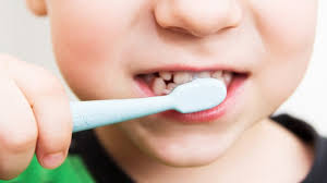 Selalunya, gigi mereka yang berusia sahaja akan kelihatan kekelabuan. Masalah Karang Gigi Sering Berlaku Doktor Ini Kongsi Tips Cara Berus Gigi Yang Betul Himpunan Lawak Kita