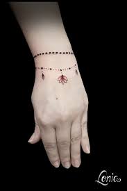 Tatouage Lonia Tattoo Troyes bracelet poignet fleur de lotus couleur perle  bijou feminin ornemental | Tattoo bracelet, Arm band tattoo, Tattoos