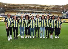 FENERBAHÇE KADIN FUTBOL TAKIMIMIZDA İMZALAR ATILDI - Fenerbahçe Spor Kulübü