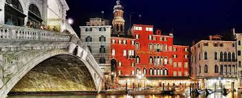 Travellers can take advantage of a range of amenities: Hotel In Venedig Am Canal Grande Hotel Rialto