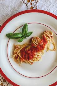 spaghetti with fresh tomato sauce