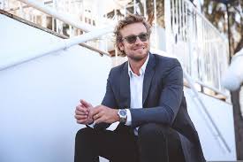 Upon relocating to los angeles with his family, baker was immediately cast in the academy award winning film l.a. Longines Longines Ambassador Of Elegance Simon Baker Facebook