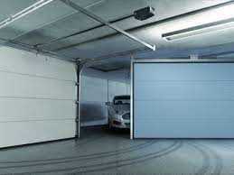 Brama garażowa z napędem - na co zwrócić uwagę przy wyborze? - Ładny Dom -  Garaż i wiata