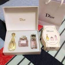 This set includes an eau de parfum natural spray (50 ml) and a moisturizing body milk (50ml). Gift Set D I O R 3 In 1 Perfume For Women 30ml Shopee Malaysia