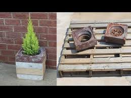 Wooden Pallet And Drain Cover Planter