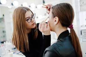 12 astounding facts about makeup artist