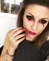 zombie vire halloween eye look