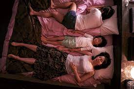 長澤まさみと奥平大兼がラブホテルのベッドで横たわる 映画『MOTHER マザー』母子の姿をとらえたカットなど場面写真8点を公開 | SPICE -  エンタメ特化型情報メディア スパイス