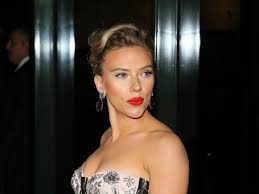 scarlett johansson s latest bold makeup