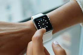 दिल लूटने आई Apple Watch की डिजाइन Smartwatch,2 हजार रुपये से कम में - News  with CGWAS