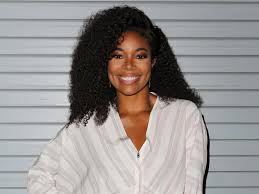 gabrielle union shows off gray curls in
