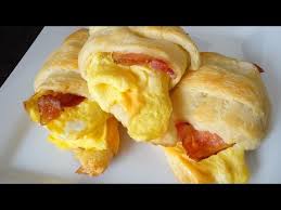 bacon egg cheese crescent roll ups