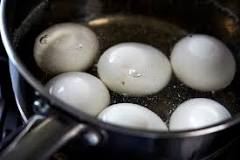 What does a floating egg mean when boiling?