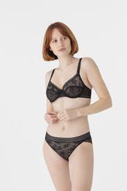 black underwire bra made of lace miss