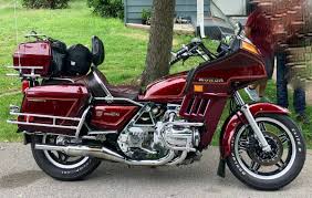 The honda gold wing has always been a spectacular touring bike, ever since the first gl1000 back in 1975. About To Hit 100k 1982 Honda Gold Wing Gl1100 Interstate Bike Urious