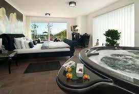 Hotelzimmer mit Whirlpool: Jacuzzi-Hotels für ein Romantikwochenende