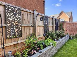 30 fence decorating ideas to spruce up