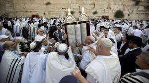 Thousands of Jews throng Jerusalem 'priestly blessing'