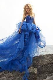 Her fourth studio album, and third to be in fully spanish, fijación oral vol. Shakira Photoshoot By Jaume De Laiguana 2011 Vidigy Fashion Beautiful Dresses Blue Gown