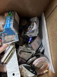 lot 50 pcs damaged box open cosmetics