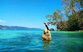 Pantai teluk biru teluk biru banyuwangi masih dalam kawasan taman nasional alas purwo, terletak di balik semenanjung. Harga Tiket Masuk Pantai Teluk Biru Banyuwangi Yang Keren Wisata Tempatku