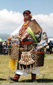 Khampa man from Banma County | Tribal costume, Tibet, World cultures