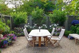8 Cute Small Gardens And Outdoor Spaces