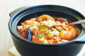 What is the difference between kimchi jjigae and soondubu?