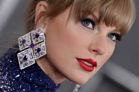taylor swift s signature red lip parade