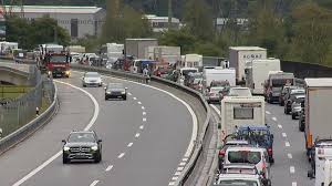 Die öffnungen seit ostern wirken sich auch auf den verkehr aus: Verkehr Uber 10 Kilometer Stau Vor Dem Gotthard Rund Zwei Stunden Wartezeit