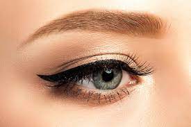 10 flirty ways to wear black eyeliner