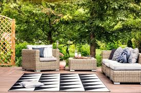 how much does outdoor carpeting cost