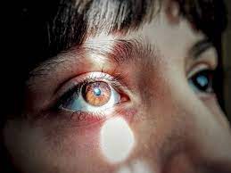 light in corner of eye or peripheral vision