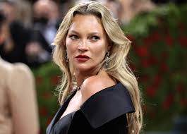 kate moss switches up her signature