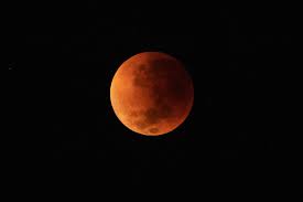 Photos: Total lunar eclipse bathes Moon ...
